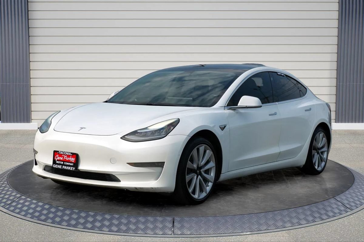 Used 2019 Tesla Model 3 Standard Range RWD image 3