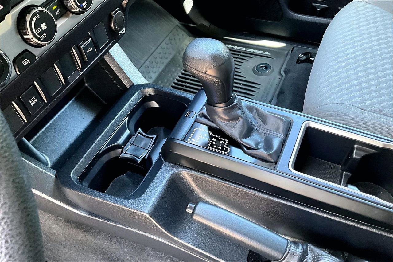 Used 2020 Toyota Tacoma SR AWD/4WD image 14