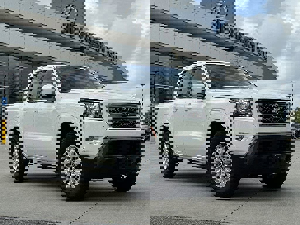 Used 2024 Nissan Frontier SV w/ SV Convenience Package image 2