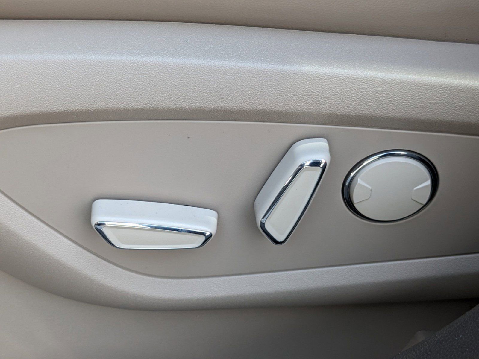 Certified 2023 Lincoln Nautilus Reserve w/ Equipment Group 201A image 21