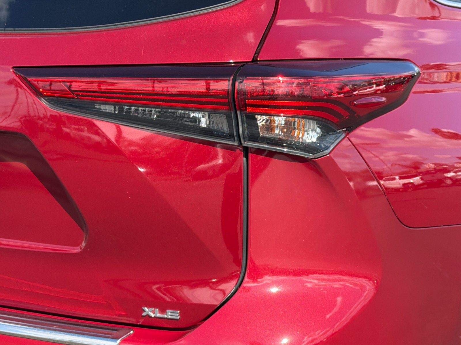 Used 2020 Toyota Highlander XLE FWD image 27