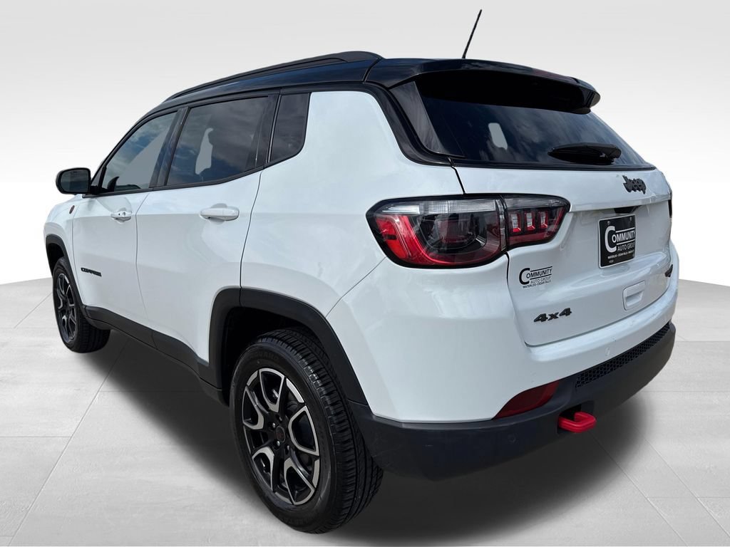 Used 2025 Jeep Compass Trailhawk AWD/4WD image 3