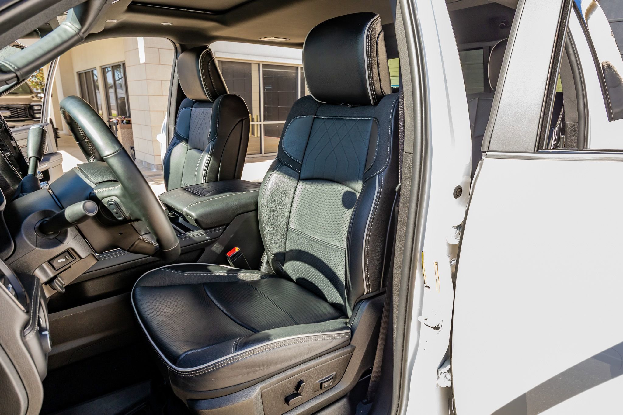 Used 2025 RAM 3500 Limited image 30