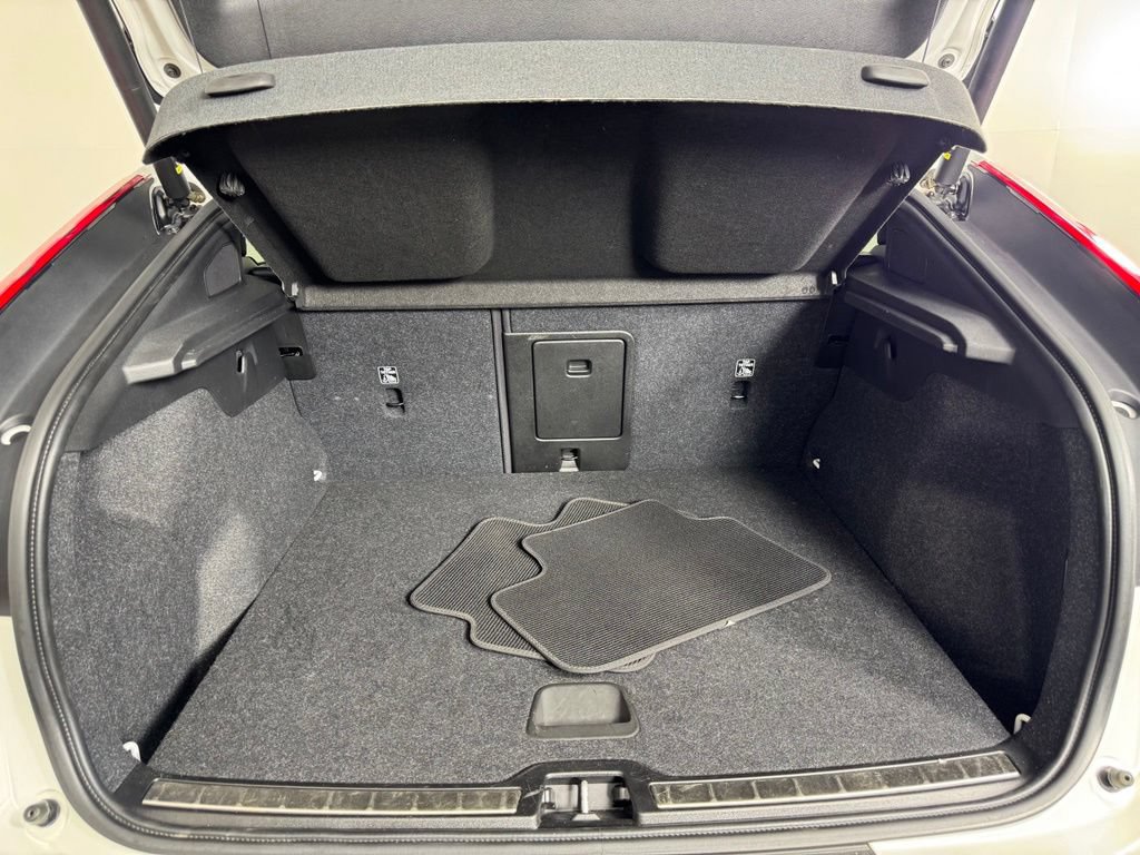 Certified 2023 Volvo C40 Recharge Core w/ Protection Package Premier AWD/4WD image 10