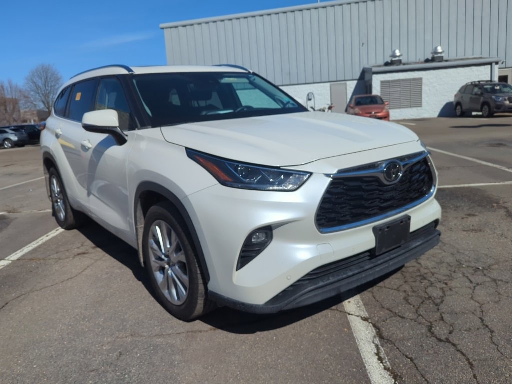 Used 2021 Toyota Highlander Limited image 4