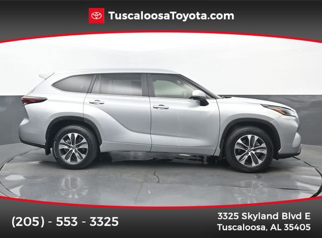 Used 2024 Toyota Highlander XLE FWD image 1