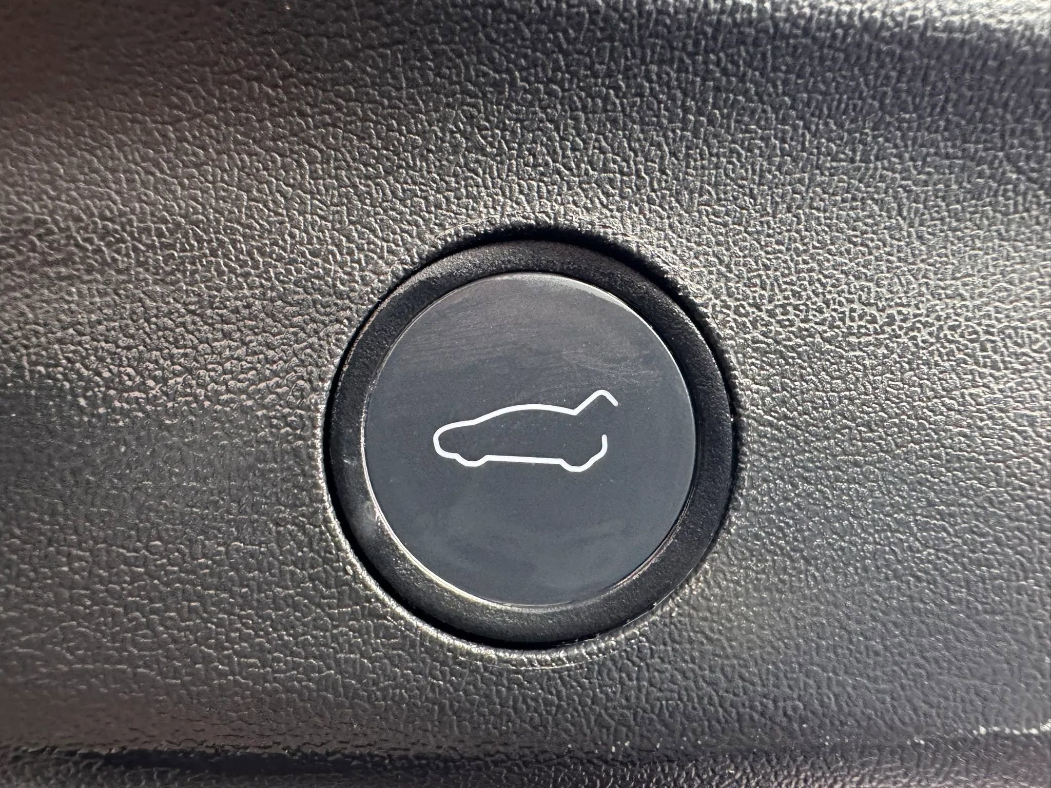 Used 2022 Tesla Model Y Long Range AWD/4WD image 25