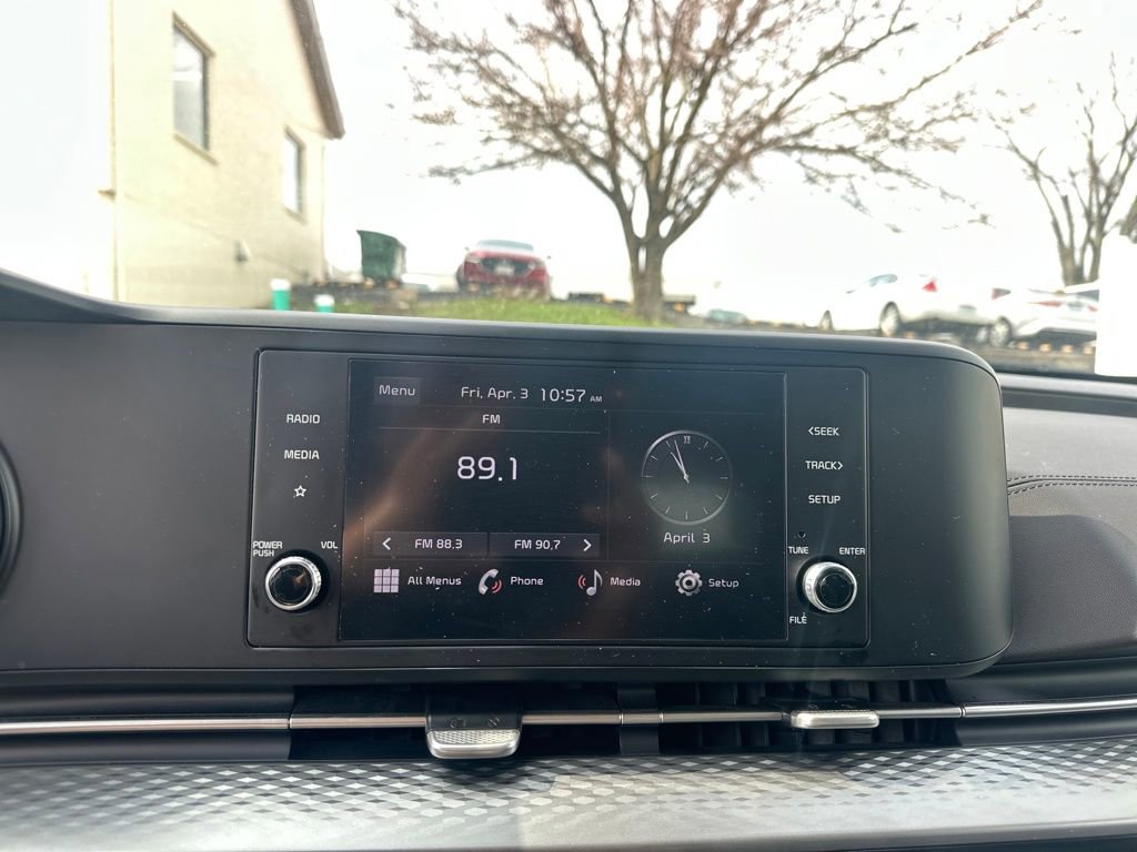 Used 2024 Kia Carnival LX image 17