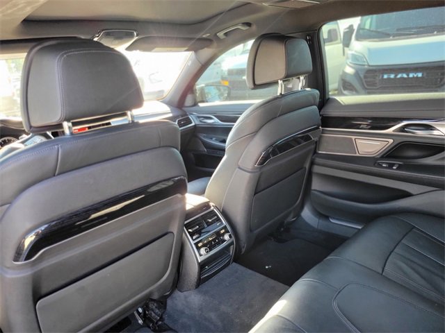 Used 2019 BMW 740i w/ M Sport Package image 9