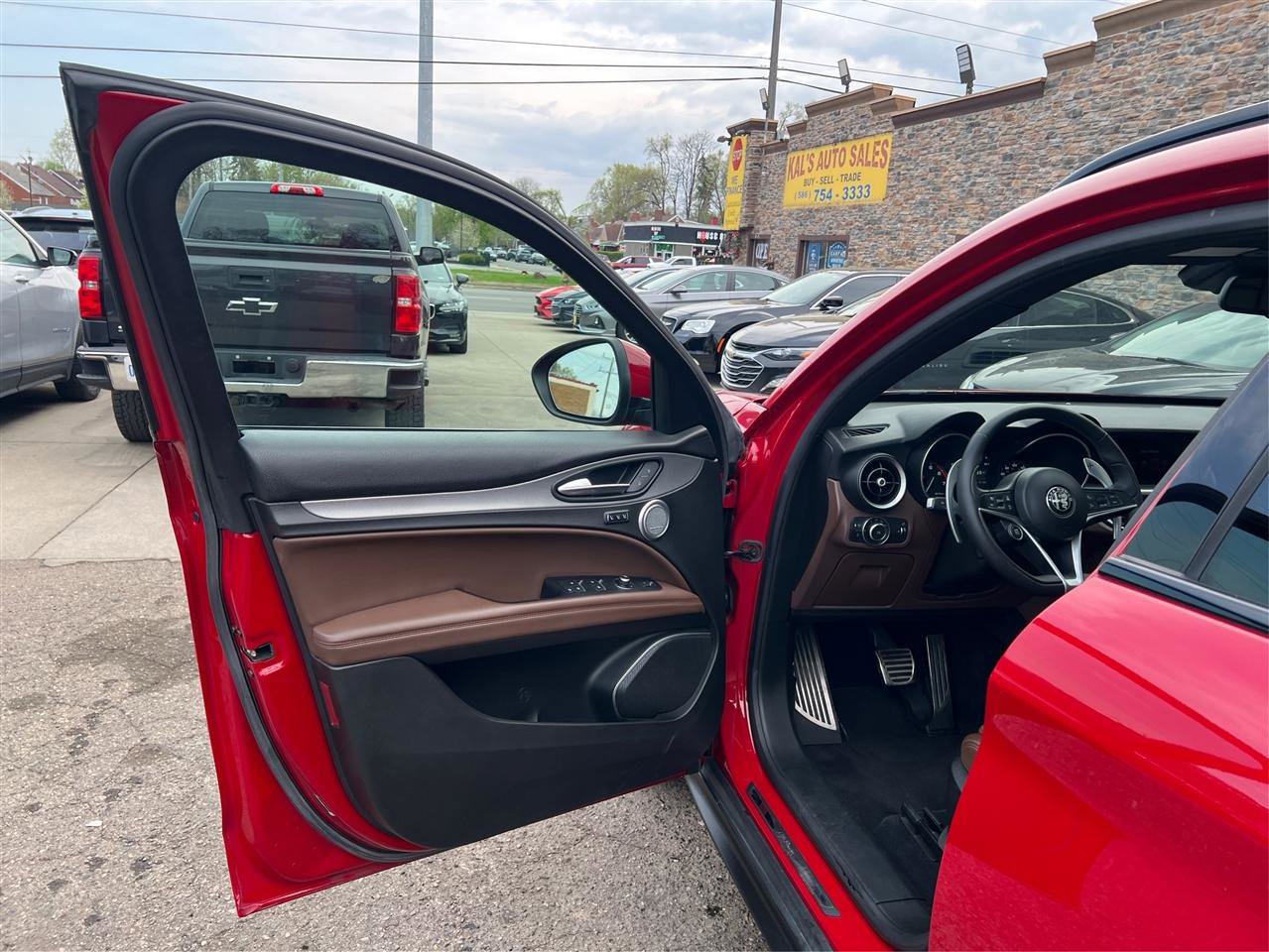 Used 2019 Alfa Romeo Stelvio Ti Sport w/ Quick Order Package 22S Sport AWD/4WD image 32