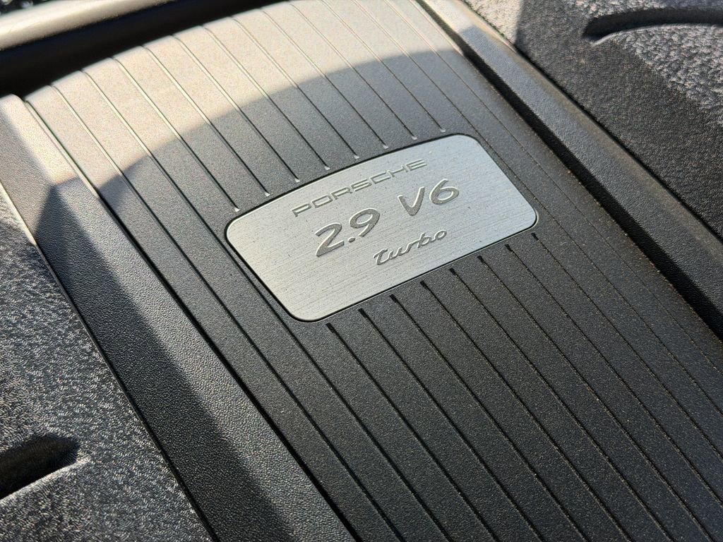 Used 2020 Porsche Macan Turbo AWD/4WD image 11