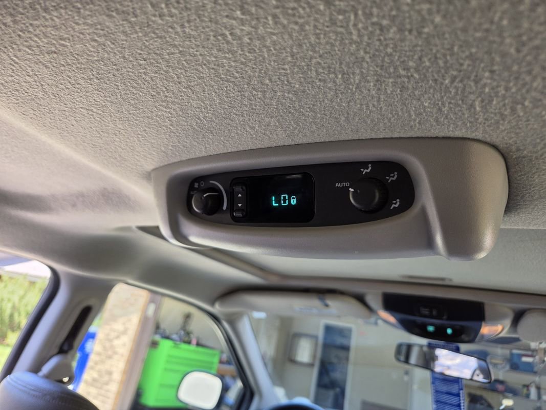 Used 2005 Dodge Grand Caravan SXT w/ Leather Interior Group FWD image 44