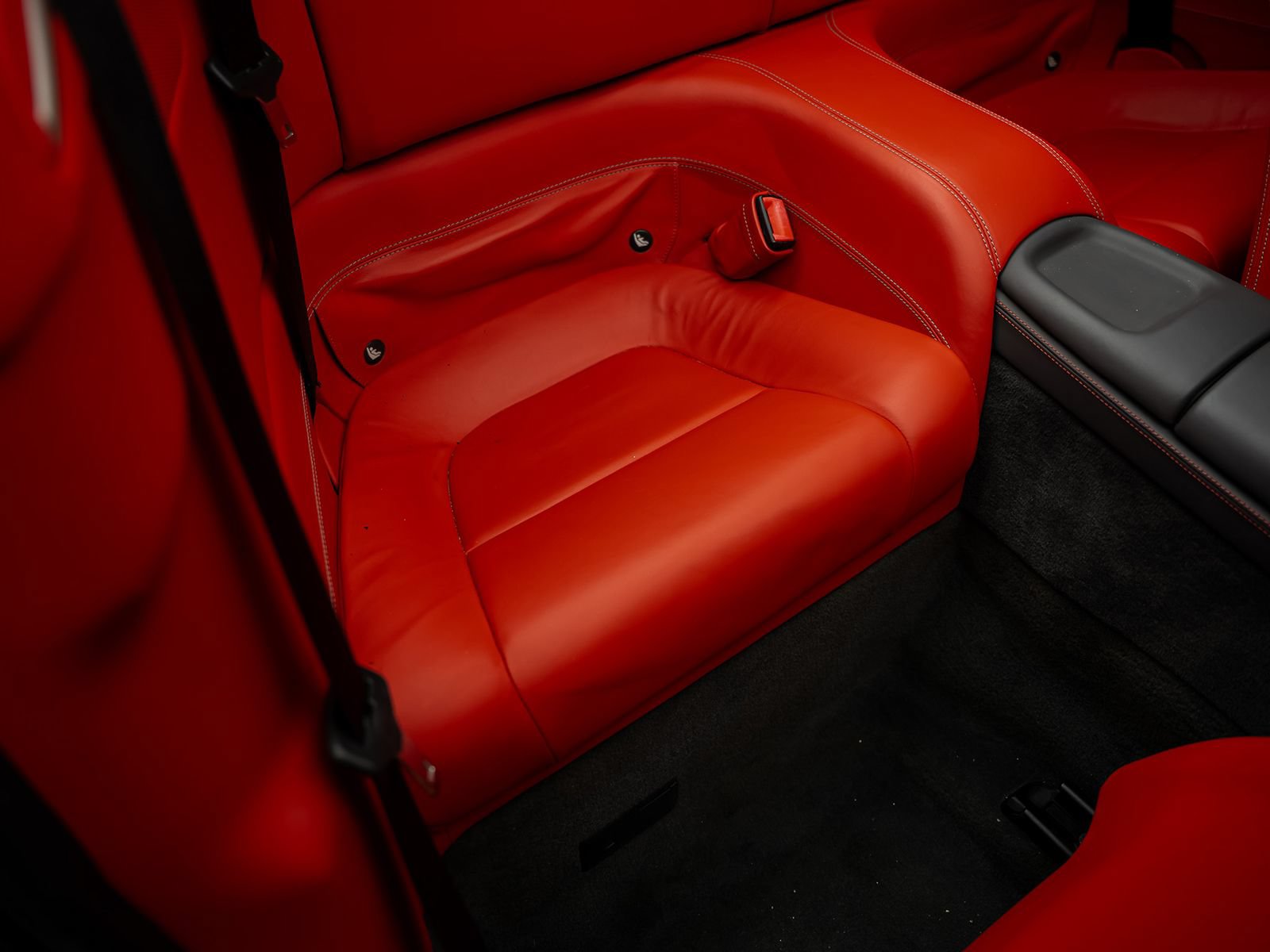 Used 2010 Ferrari California RWD image 40
