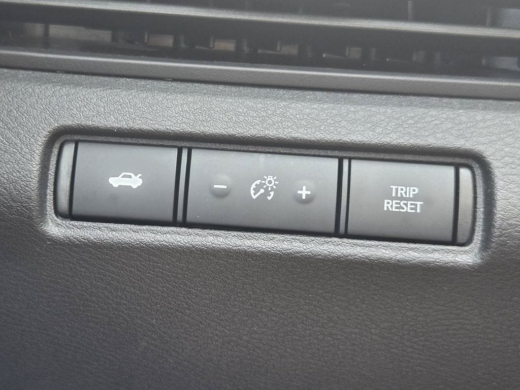 Used 2025 Nissan Altima 2.5 SV FWD image 24