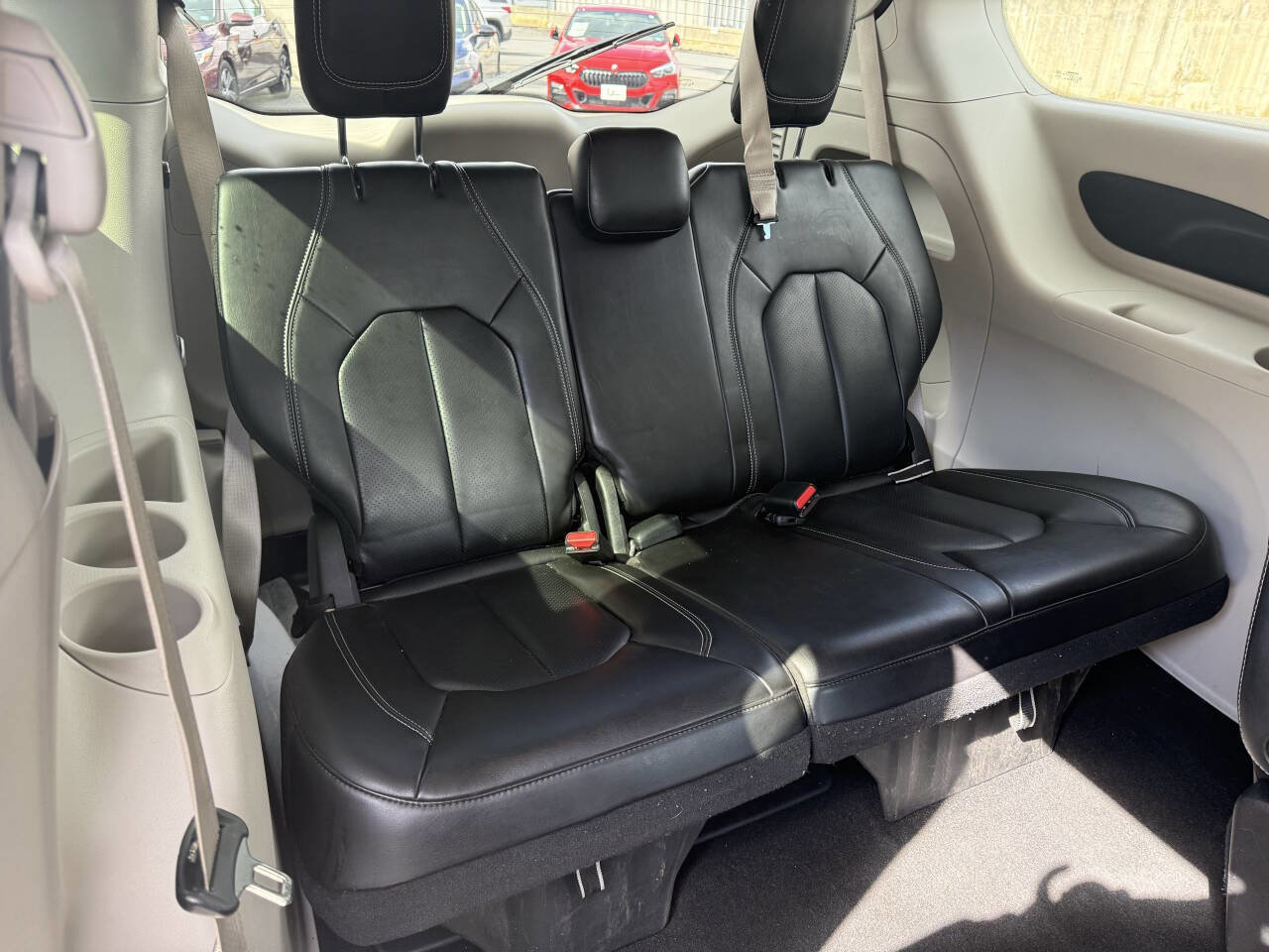 Used 2023 Chrysler Pacifica Touring-L image 13