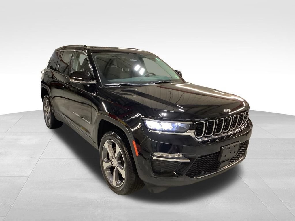 Certified 2023 Jeep Grand Cherokee Limited w/ Luxury Tech Group II AWD/4WD image 3