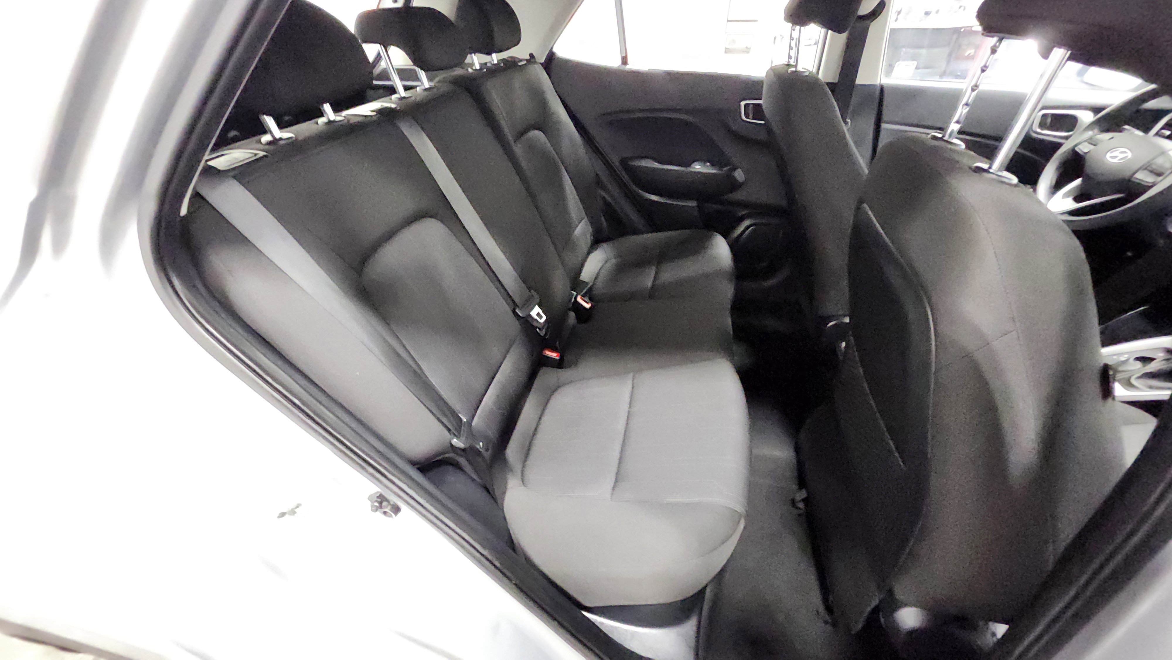 Used 2021 Hyundai Venue SE image 18