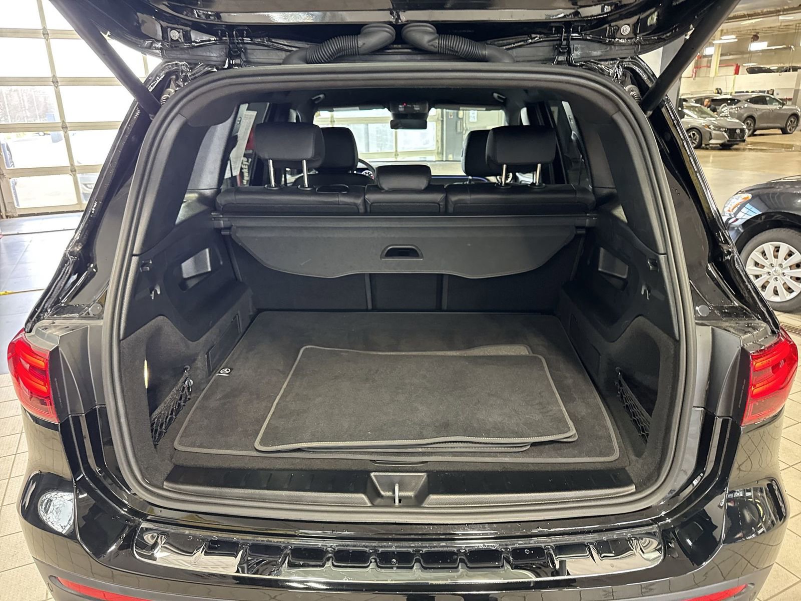 Used 2025 Mercedes-Benz GLB 250 image 38