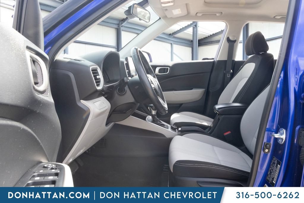 Used 2025 Hyundai Venue SEL FWD image 4