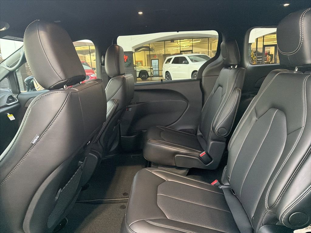 New 2026 Chrysler Pacifica Select FWD image 20