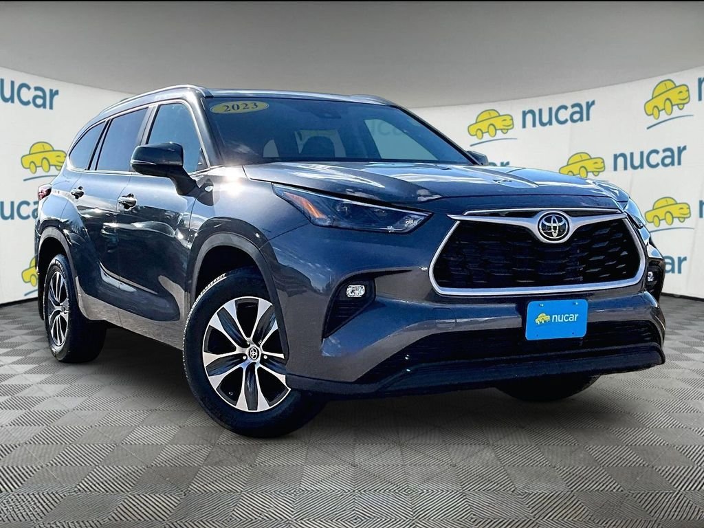 Used 2023 Toyota Highlander XLE AWD/4WD video 1