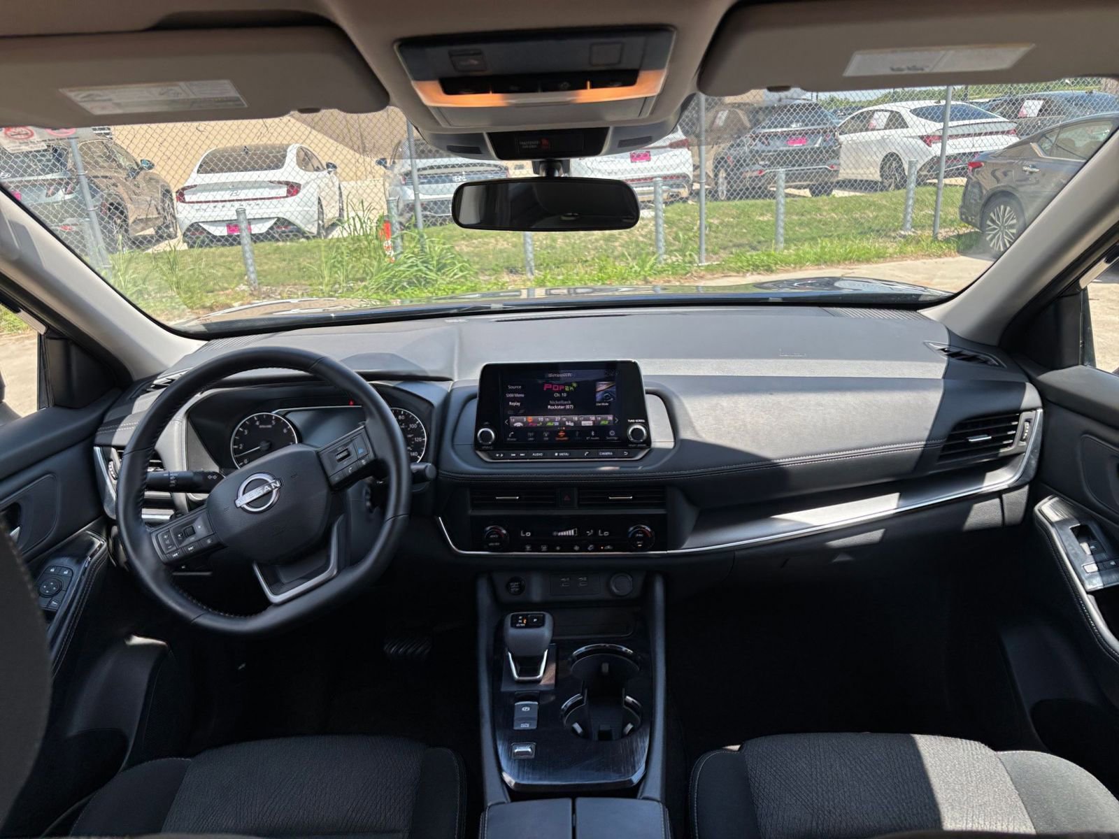 Used 2025 Nissan Rogue SV FWD image 34