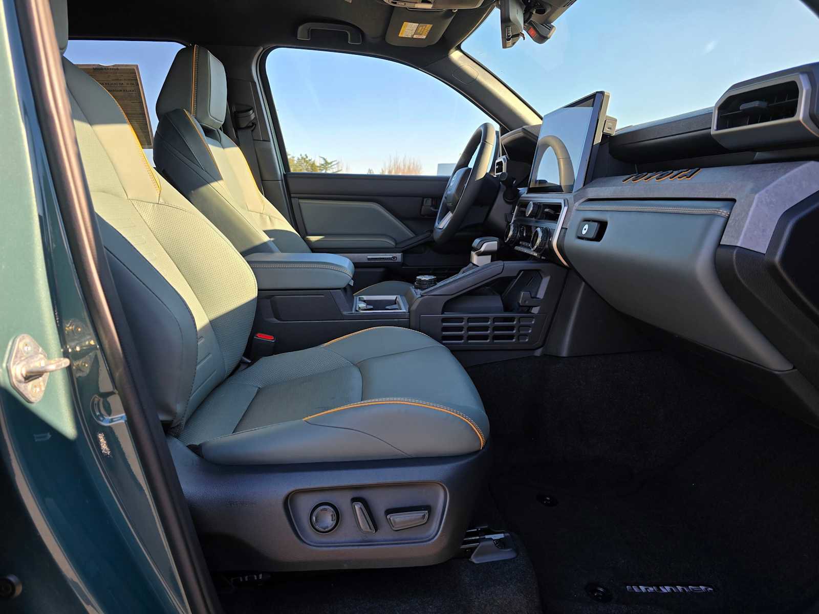 Certified 2025 Toyota 4Runner Trailhunter image 10