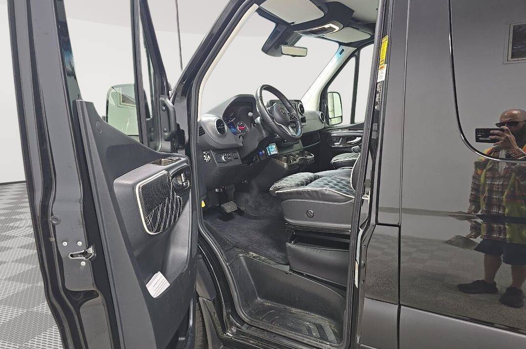 Used 2023 Mercedes-Benz Sprinter 3500 image 22