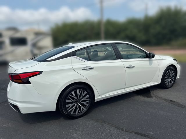 Used 2025 Nissan Altima 2.5 SV FWD image 5