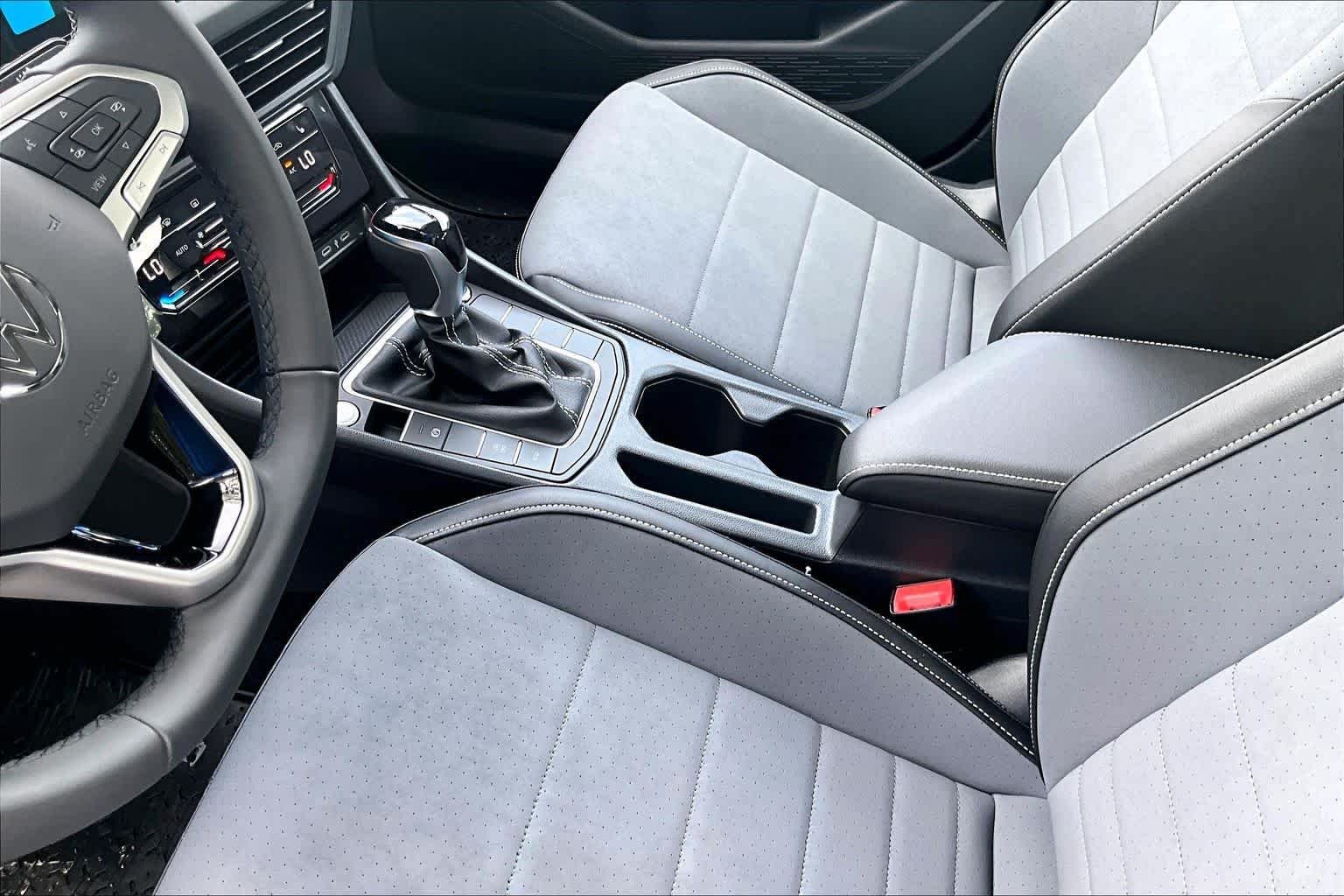 New 2027 Volkswagen Jetta SE FWD image 7