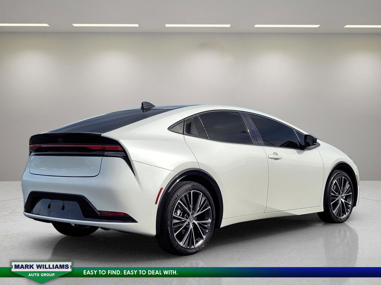 Used 2025 Toyota Prius XLE image 4