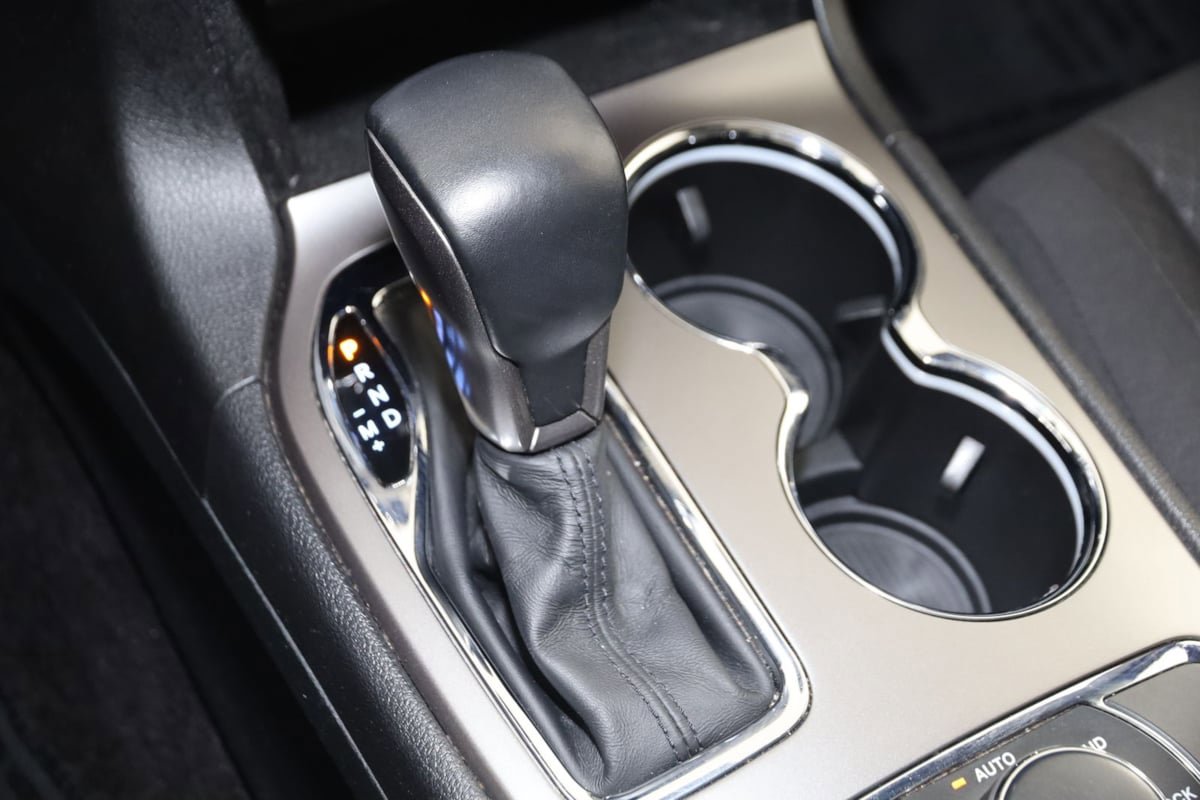 Used 2019 Jeep Grand Cherokee Laredo AWD/4WD image 7
