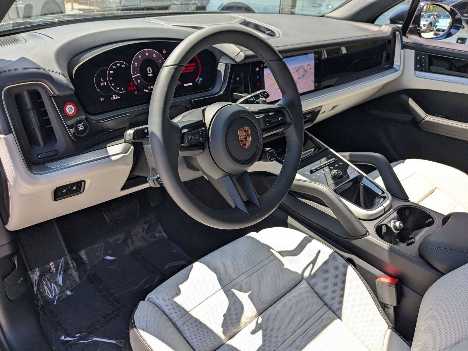 Certified 2025 Porsche Cayenne image 4