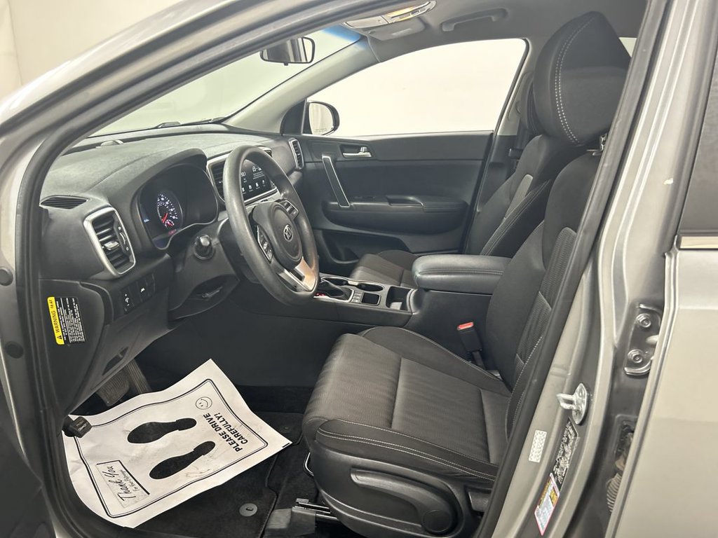 Used 2020 Kia Sportage LX AWD/4WD image 9