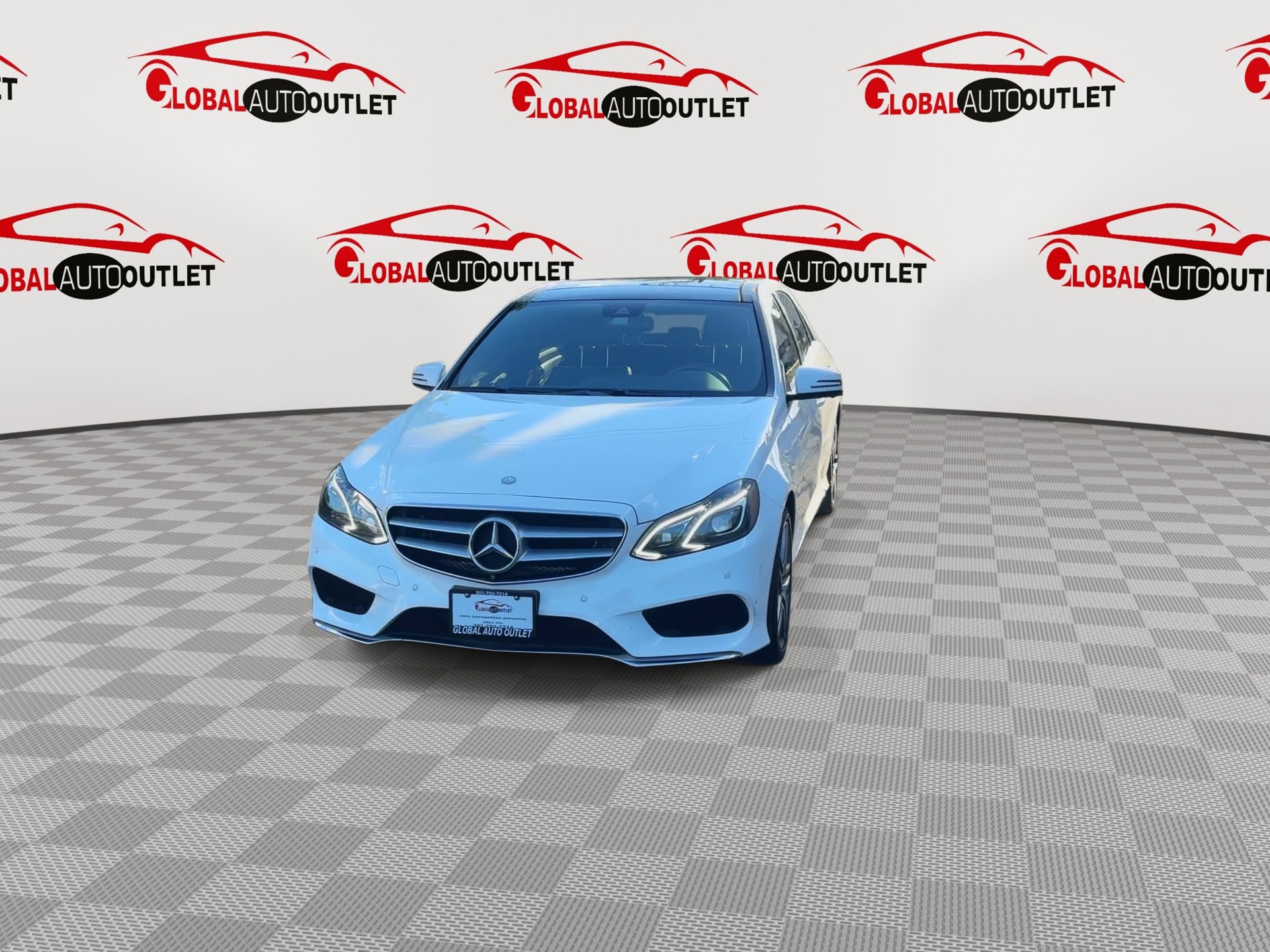 Used 2016 Mercedes-Benz E 400 Sedan image 3