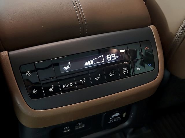 Used 2024 Nissan Pathfinder Platinum FWD image 12