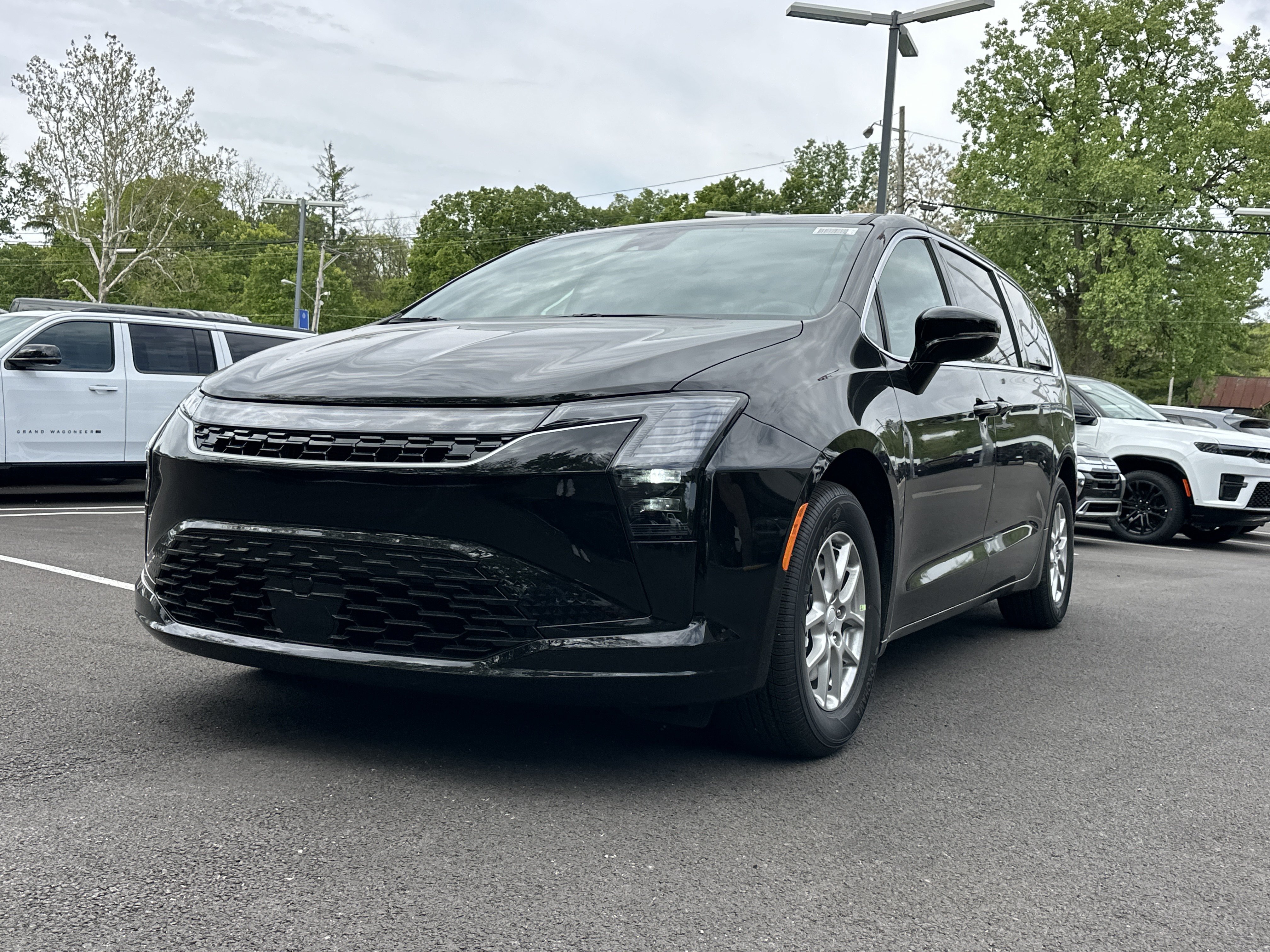 New 2027 Chrysler Pacifica Select FWD image 20