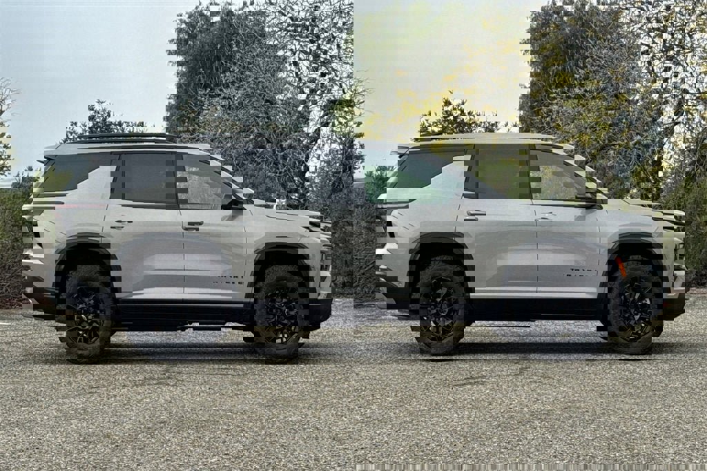 New 2026 Chevrolet Traverse Z71 image 3