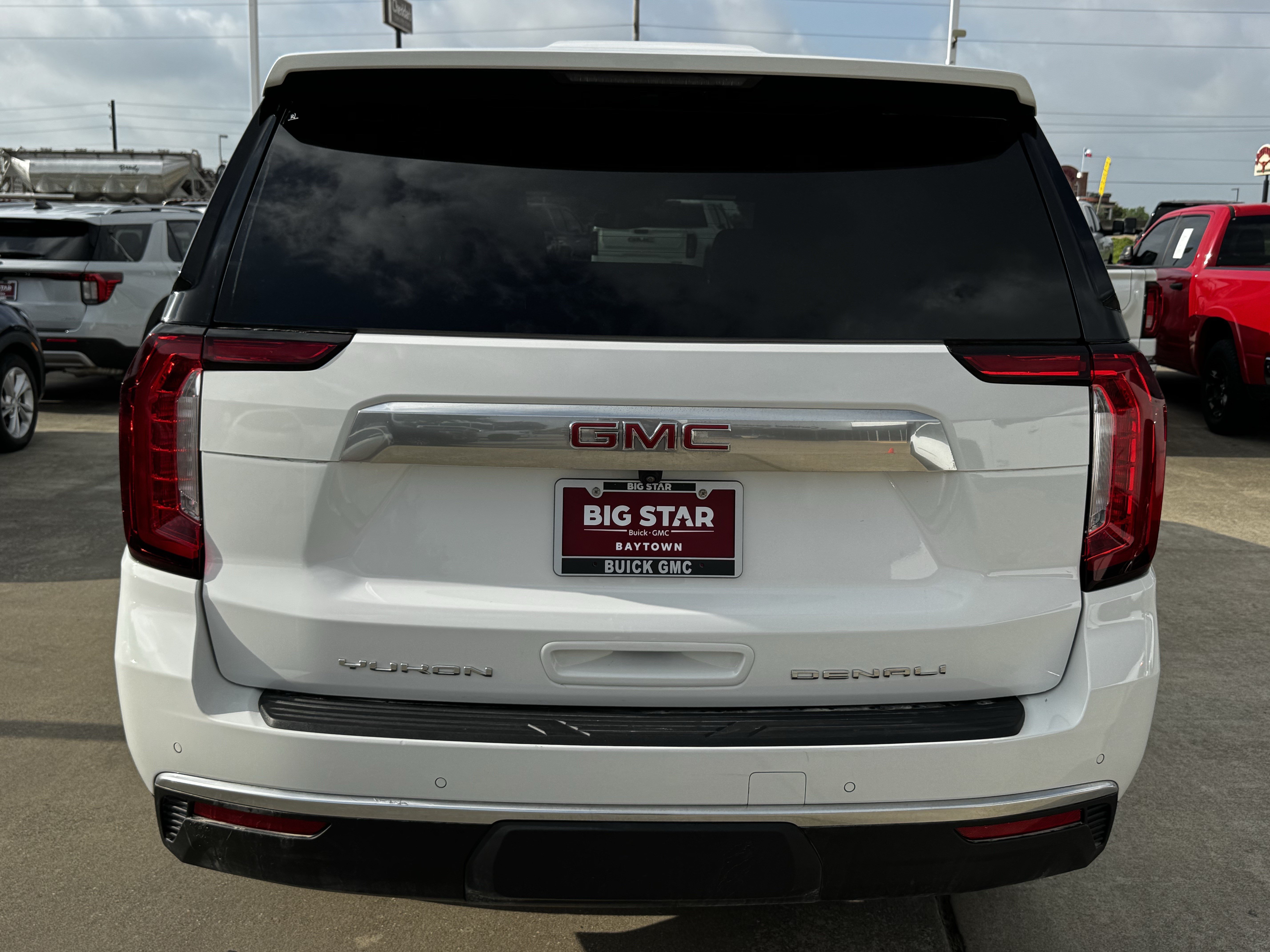 Used 2024 GMC Yukon XL Denali AWD/4WD image 9