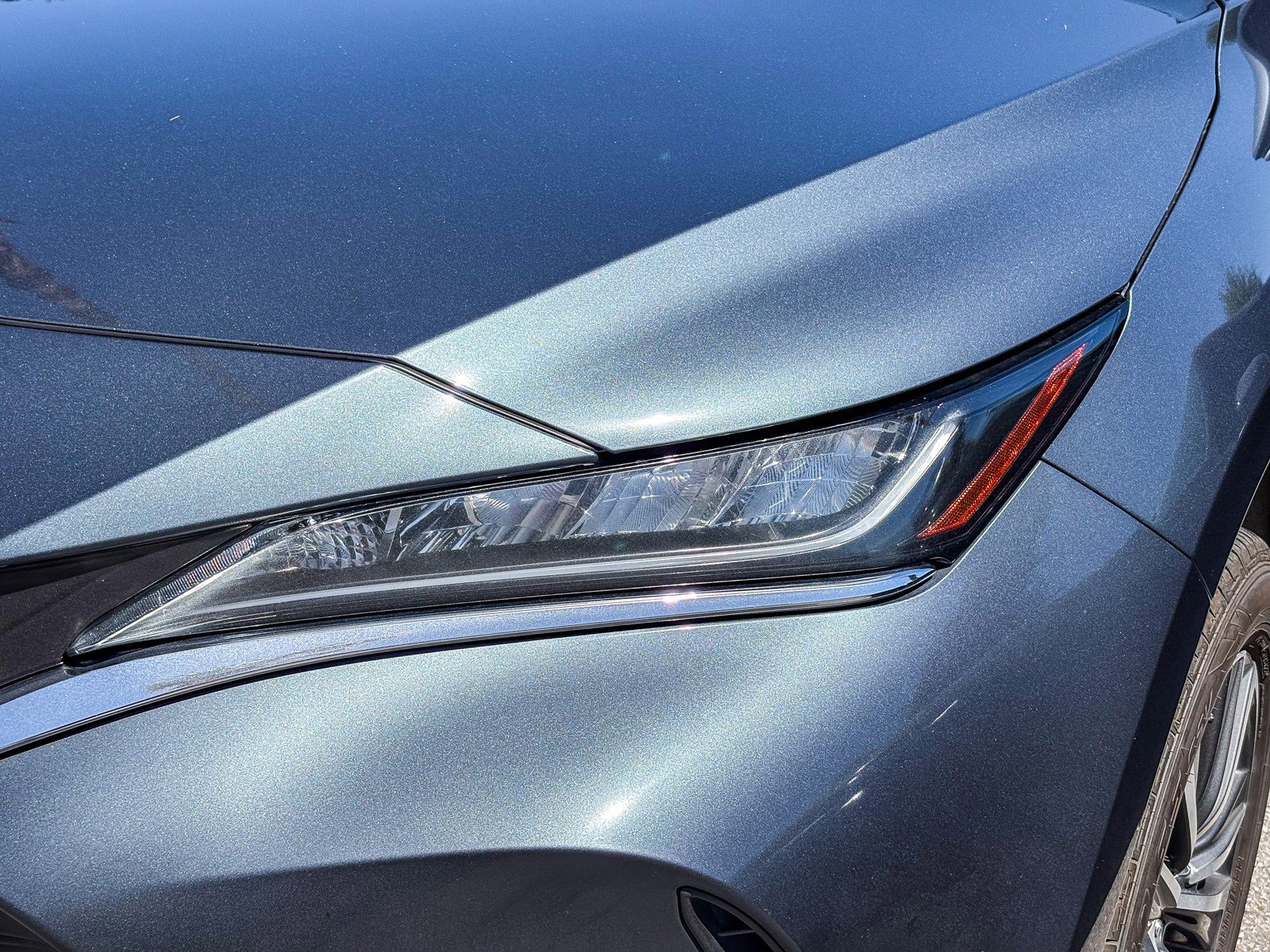 Used 2021 Toyota Venza LE AWD/4WD image 8
