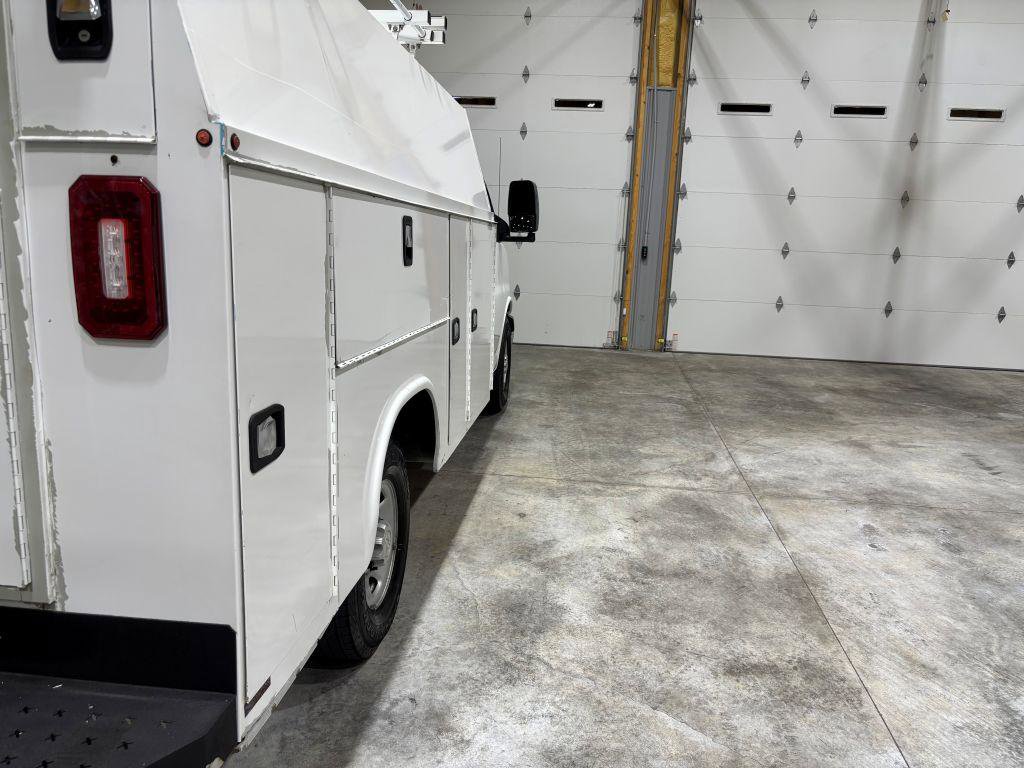 Used 2018 Chevrolet Express 3500 w/ Power Convenience Package RWD image 10