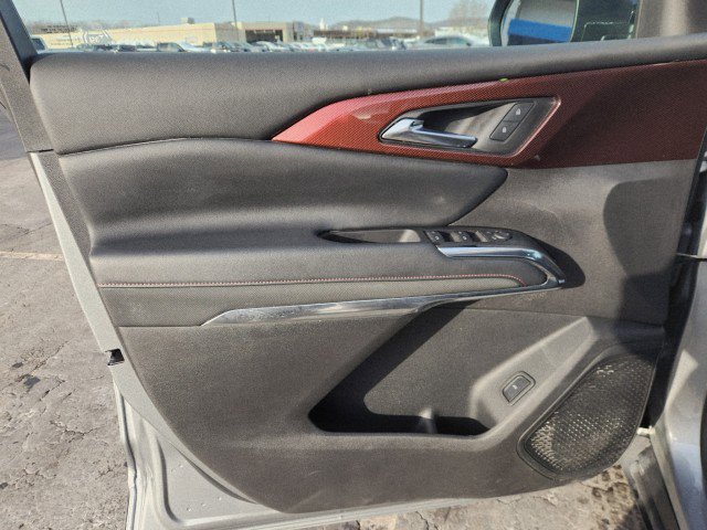Used 2025 Chevrolet Traverse Z71 image 32