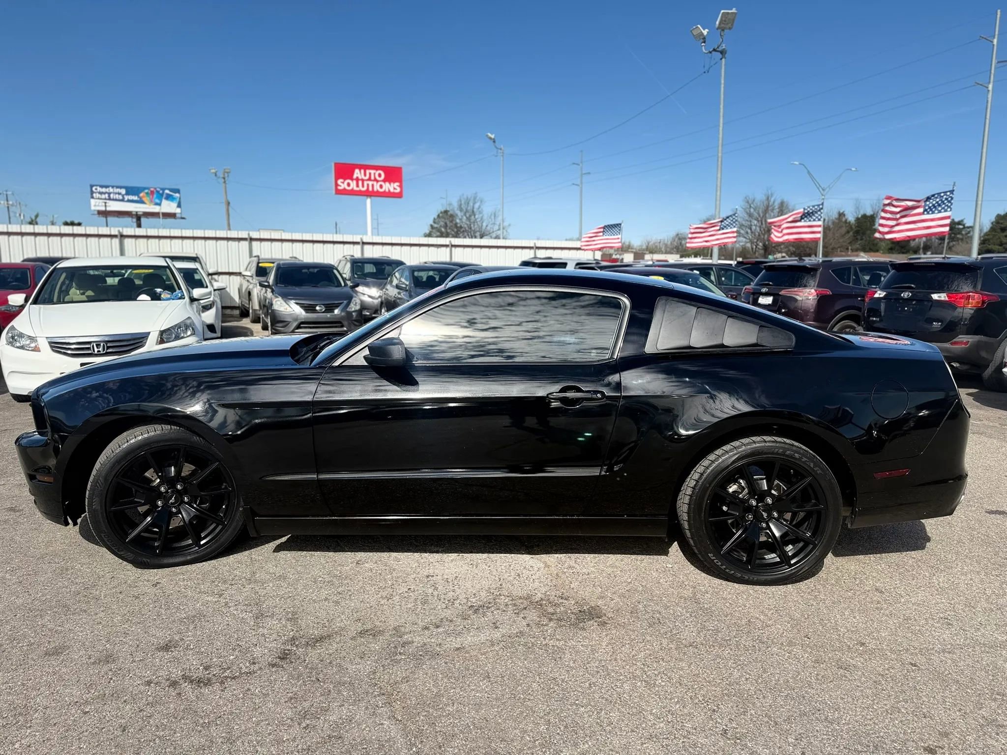 Used 2014 Ford Mustang Coupe RWD image 9