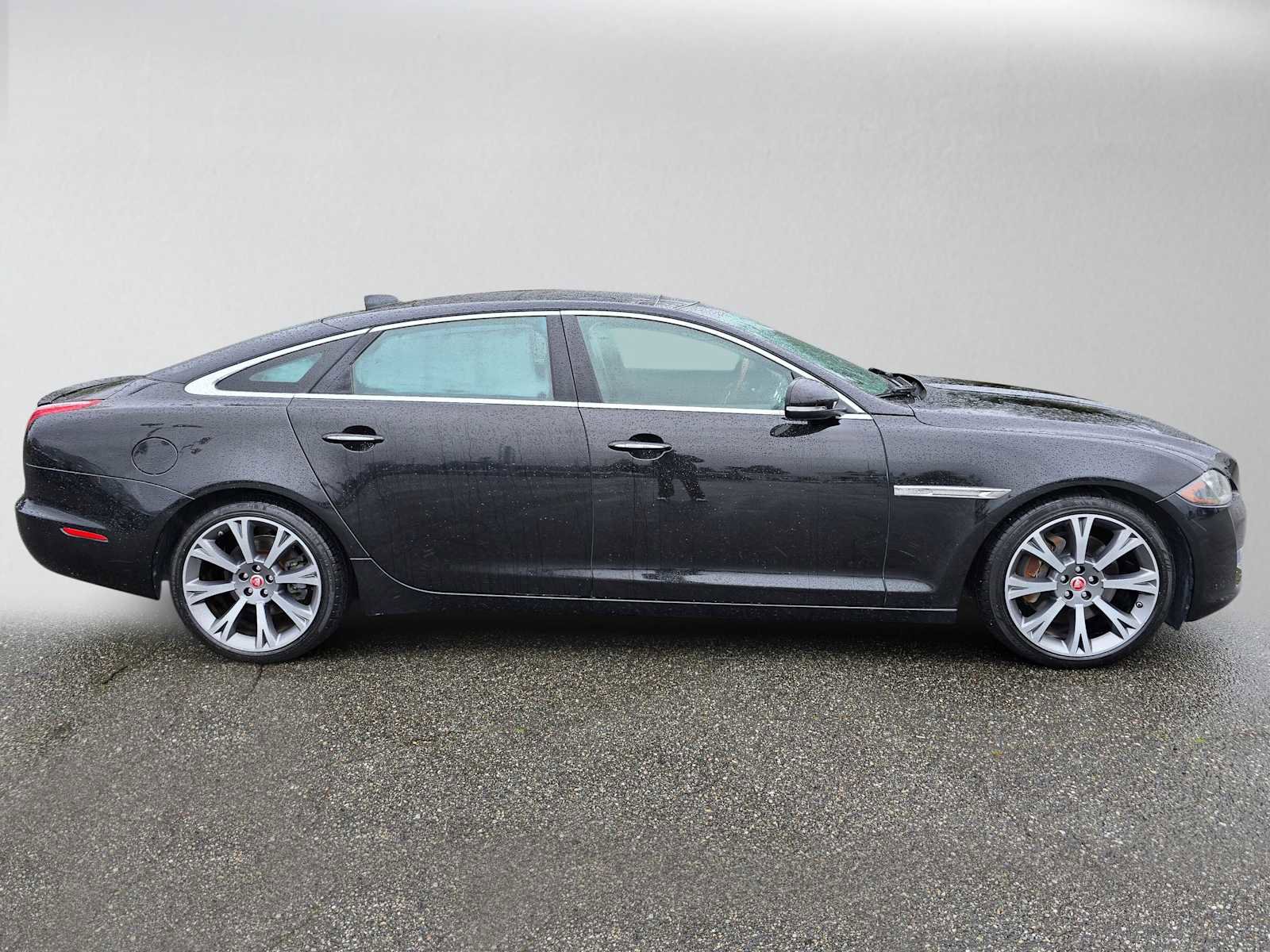 Used 2019 Jaguar XJ L Portfolio RWD image 8