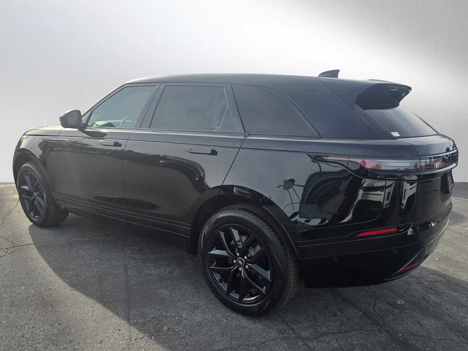 New 2026 Land Rover Range Rover Velar Dynamic SE image 3
