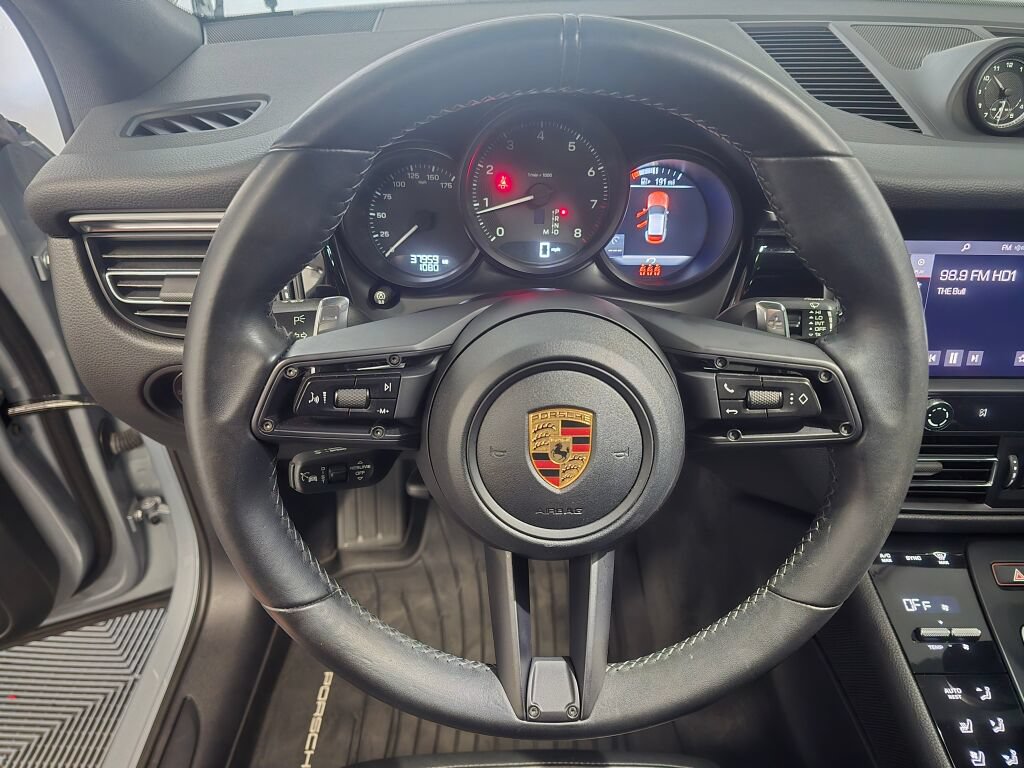 Certified 2023 Porsche Macan AWD/4WD image 15
