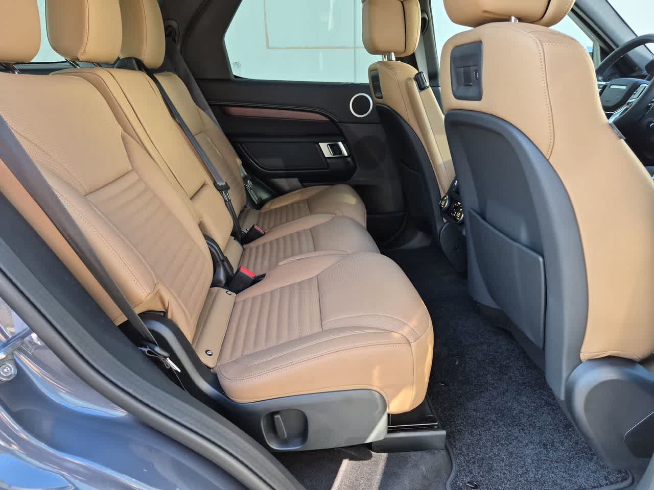 Certified 2025 Land Rover Discovery Dynamic SE AWD/4WD image 21