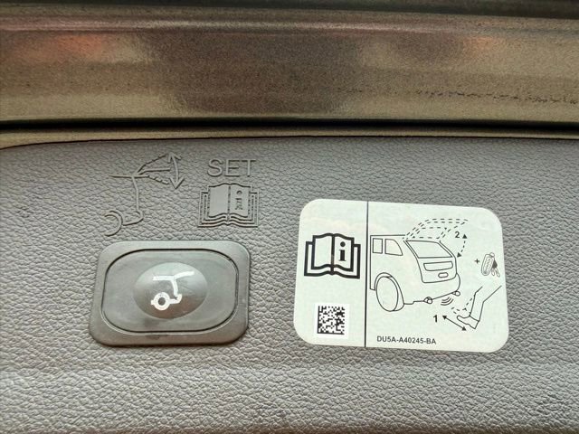 Used 2017 Ford Escape Titanium image 12