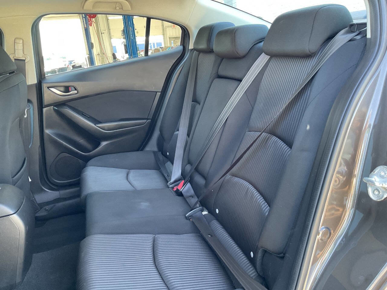 Used 2014 MAZDA MAZDA3 i Touring w/ Moonroof Package 1 FWD image 26