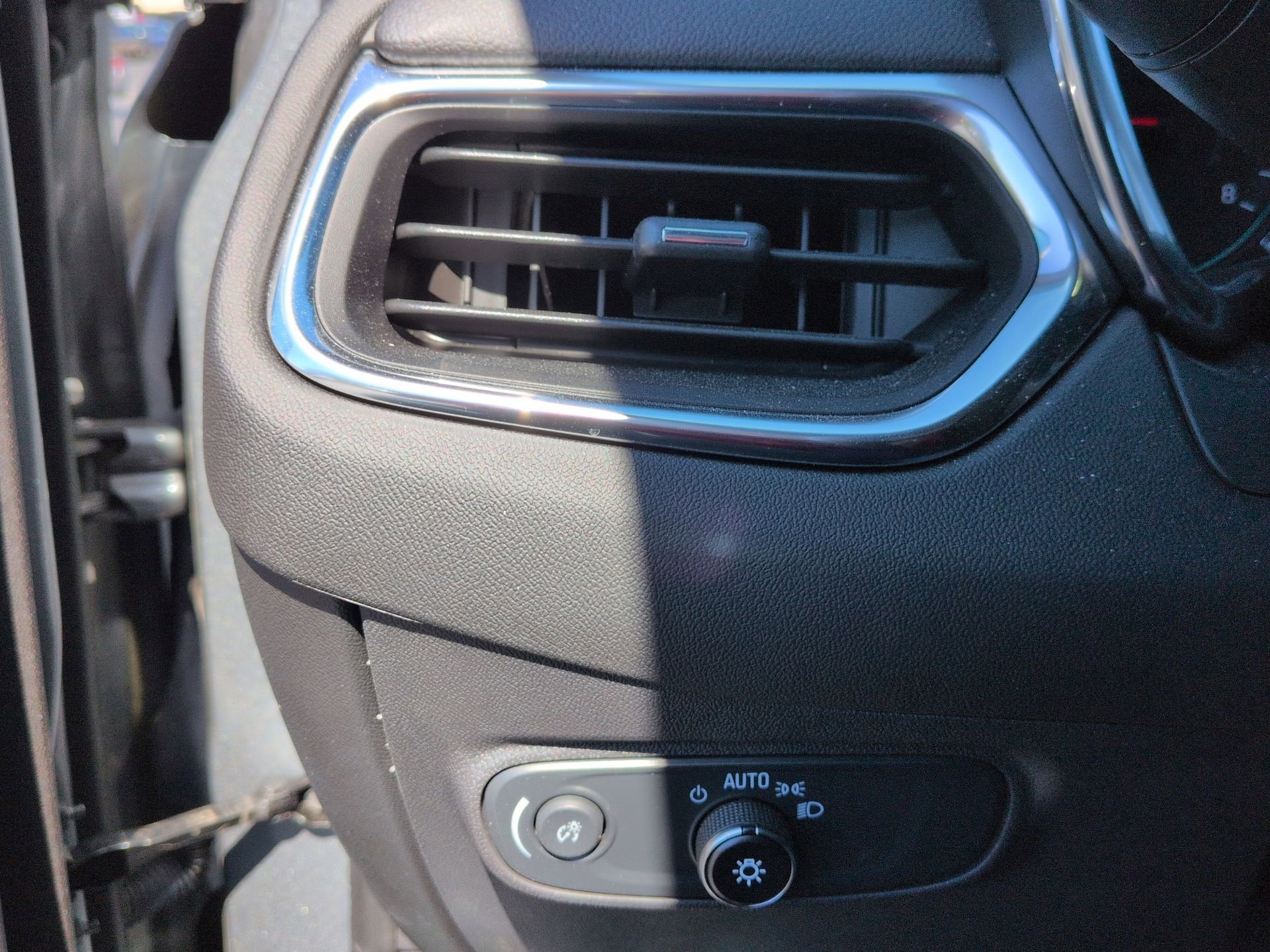 Certified 2024 Chevrolet Equinox LT w/ LPO, Floor Liner Package FWD image 18